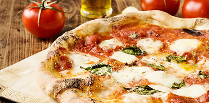 pizza eten in italie